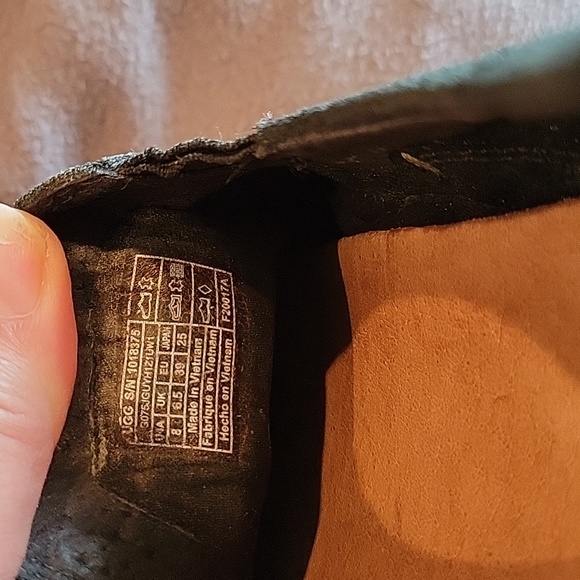 Ugg size 8.5 Loafer shoe in black and tan women's - Picture 7 of 8